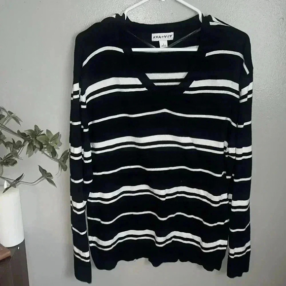 Ava & Viv Women's Plus Size Striped Long Sleeve V-Neck Pullover Sweater - Picture 2 of 8